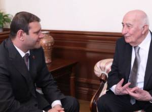 Тарон Маргарян встретился Манташовым