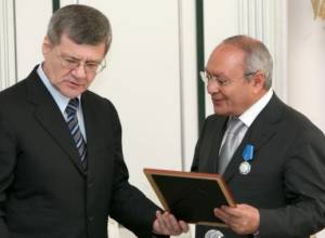 Орден Медведева дошел до адресата