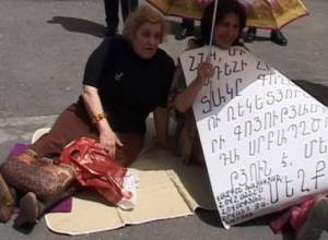 Сидячая забастовка около офиса РПА