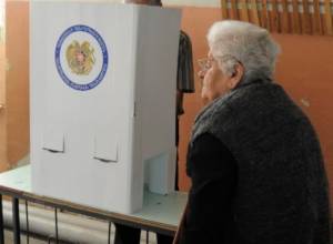 Проголосовало  51,53%