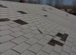 Сильный ветер в селе Баяндур причинил разрушения