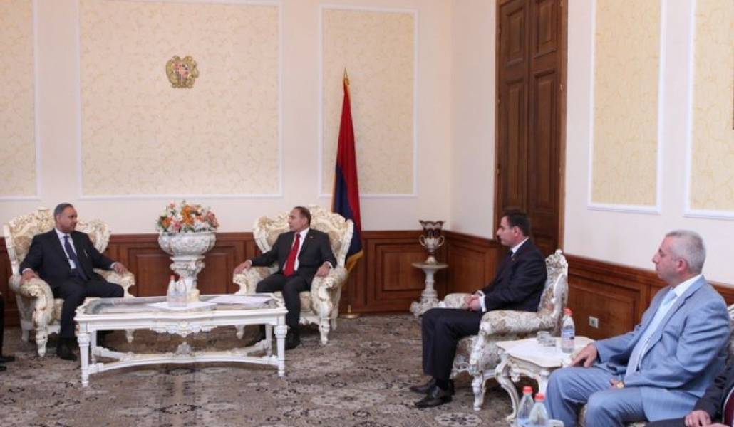 736dd36f620f57bc8b9703e8f82e32cb