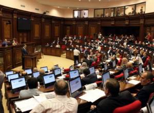 Премьер просит дать ему время