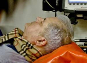 Экс-премьер пытался покончить с собой