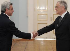 РА готова к двустороннему диалогу