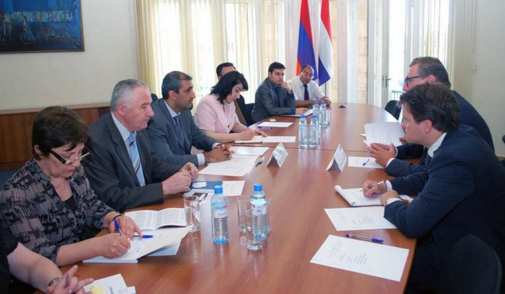 47c90414f326cd2bac7833cde46fbfb8