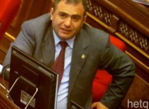 Соревнуется с Царукяном