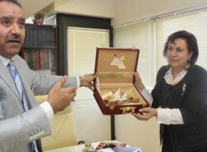 Подарили друг другу сувениры