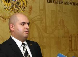 Ашотян принял посла ИРИ