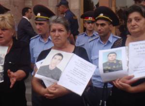 Хачик Асрян потребовал уважения