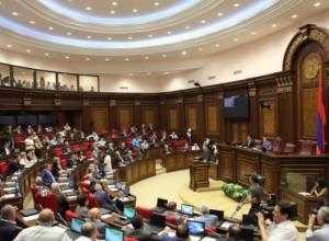 НС обсуждает вопрос Венгрии