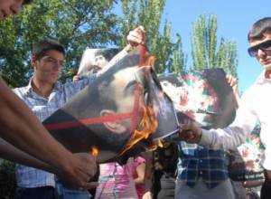 Секретаря НАТО встретили акцией протеста