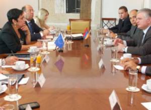 На повестке дня - два конфликта