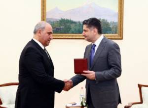 Памятная медаль - замдиректору СНБ