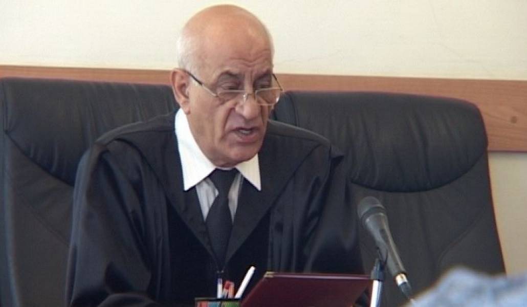 46b774ef07bef2ee2be78162e2d56f19