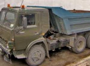 Оказался под кузовом грузовика