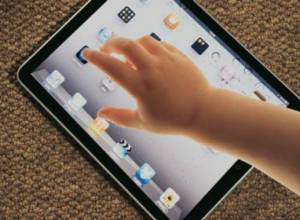 Галуст в садик ходит с IPad-ом