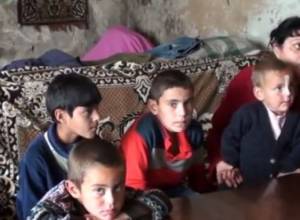 Одинокая мать, 4 ребенка и бедность