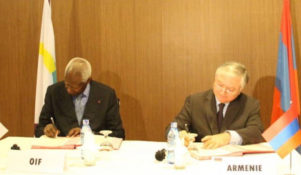 20e8234e37d312abe7a72695aab7ff35