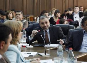 Одна беда - открыть посольство, двойная - закрыть его