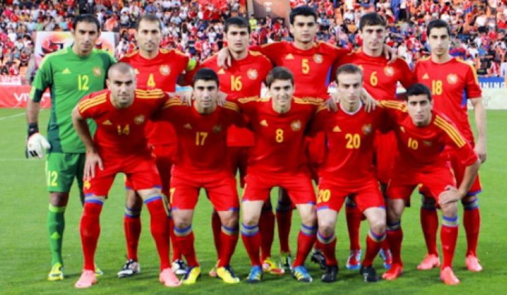 Команды футбола армении. Сборная армении по футболу. Байромян сборная армении. Сборная армении. Итальянские футболисты.