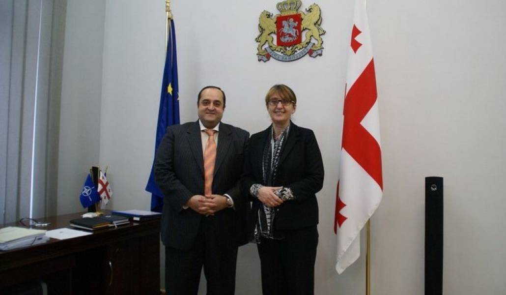 80681b7ce373cff61a547bb546b62e64