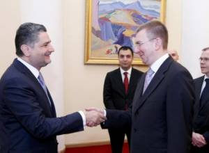 Премьер принял министра ИД Латвии