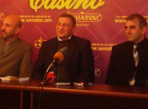 Кто по чьим правилам играет ?