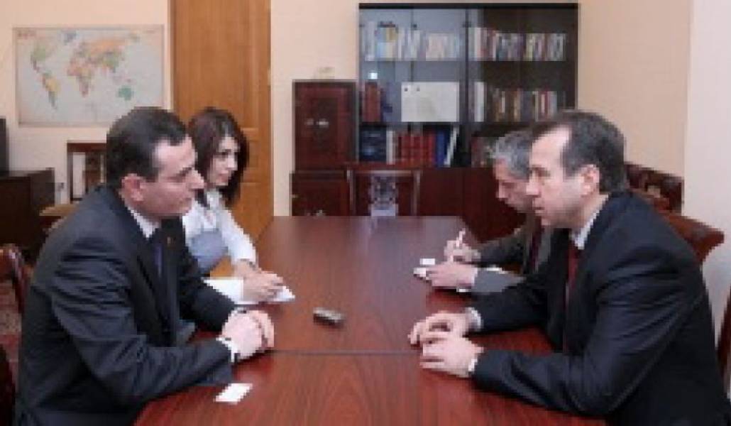 d9ca8b9f98ad5327193301b90f43935b