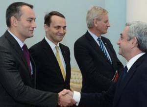 Серж Саргсян принял сегодня министров ИД