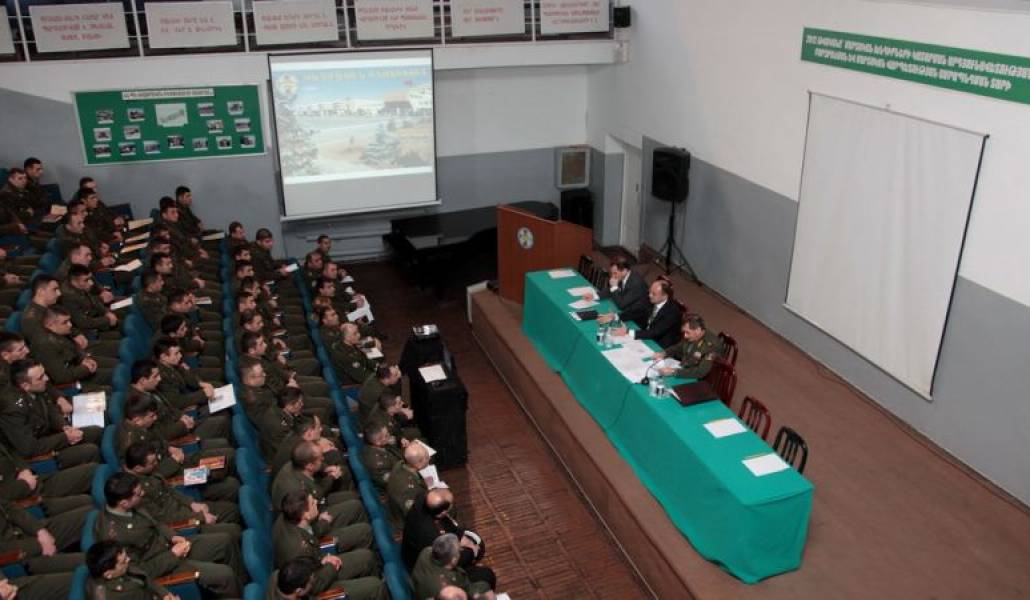 9bf7b073b0825061a8a0cc7ab6a61013