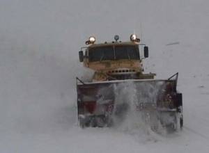 Машина застряла в снегу
