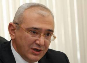 Мукучян приветствовал наблюдателей