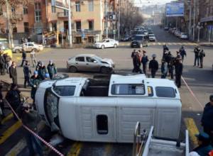 Маршрутное такси попало в ДТП