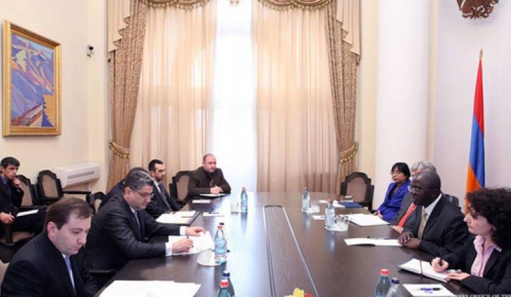 7b06df1ae2017e66c8e44a4a9ce946cd