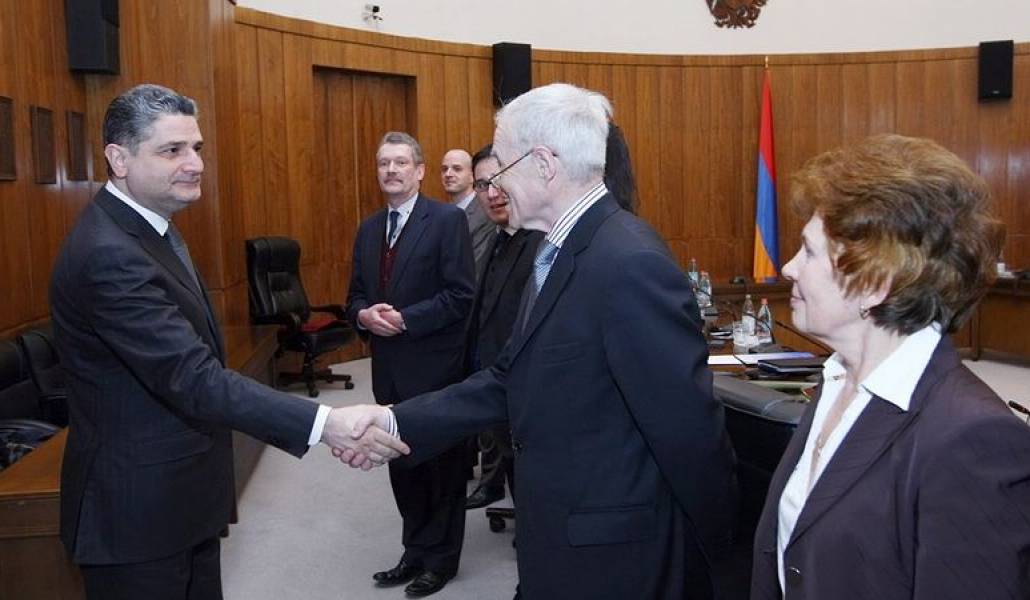 619b955f153e3fa4210ea4b7df6e9473