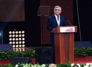 Штаб Саргсяна уступает