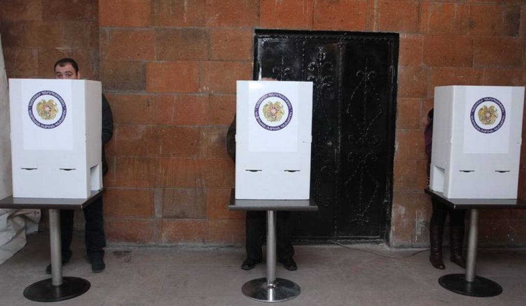 24cdeac66bccc353f22c00f31b0eaa19