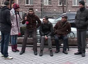 Сидячая акция около здания ЦИК