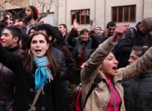 Акция около здания ЦИК