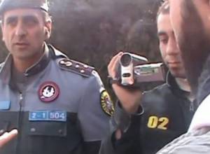 Поручено фотографировать группу гражданских активистов