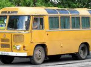 Автобус опрокинулся