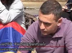 Сидячая демонстрация на площади Свободы