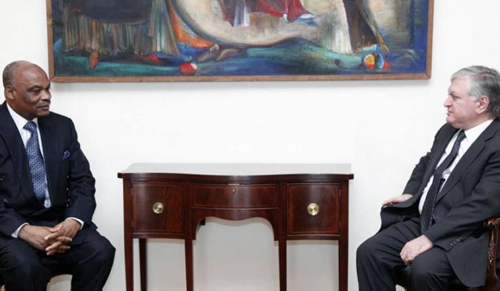 339aebef8c7c224b14bf5ac66df81f4b