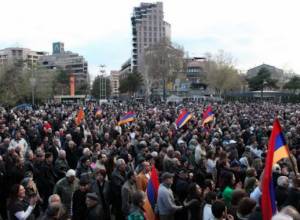 Почему Раффи Ованнисян "сдал" площадь Свободы?