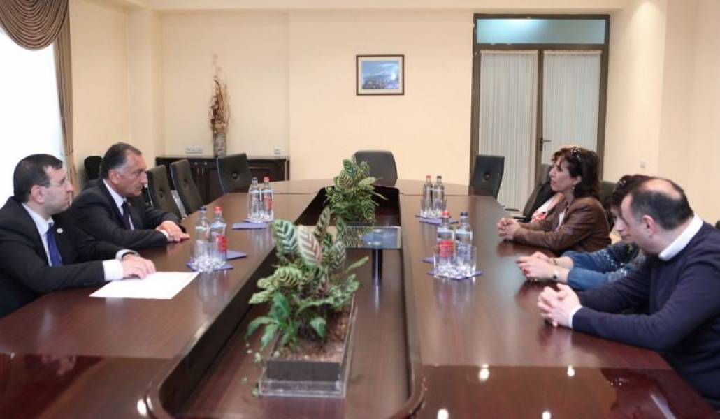 eee71dc795536ab82ba97b035d9090ce