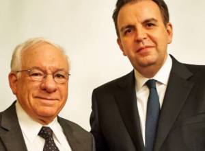 Вручили медаль от имени Сержа Саргсяна