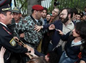 Пострадали также журналисты