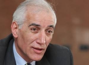 Тер-Петросян «не катил бочку» на оппозицию