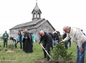 Посадка деревьев в НКР